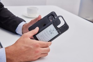 Reetle SmartInk I: Ốp lưng 'siêu dị' sở hữu màn hình E-Ink, hỗ trợ AI cho iPhone
