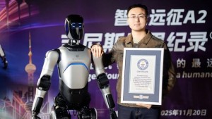 Robot Trung Quốc xác lập Kỷ lục Guinness sau hành trình đi bộ xuyên đêm dài hơn 100km