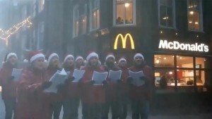 McDonald's đăng quảng cáo Giáng Sinh làm bằng AI, dân mạng chê bai dữ dội khiến hãng phải gỡ vội