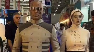 Chuyện thật như đùa tại Iran: Robot hình người cao cấp tại triển lãm công nghệ bị bóc mẽ là người thật đóng giả