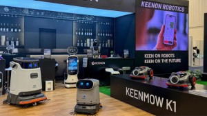Nhà sản xuất robot Trung Quốc ra mắt quản gia hình người và máy cắt cỏ tự hành tại CES 2026