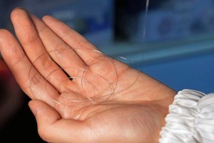 Phát minh như khoa học viễn tưởng của Trung Quốc làm chấn động ngành công nghệ: Chip mảnh hơn sợi tóc người, dệt trực tiếp vào vải vẫn xử lý như vi mạch