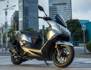 Đổ đầy bình chạy 350km: Xe ga Honda 150cc dùng động cơ PCX, sở hữu Radar và Cam hành trình zin, giá từ 56 triệu đồng