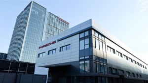 Porsche mạnh tay đóng cửa 30% đại lý tại Trung Quốc để cắt giảm chi phí