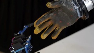 Không còn là phim viễn tưởng, robot hình người giờ đã biết đau, phản xạ như con người - các nhà khoa học đã làm gì?