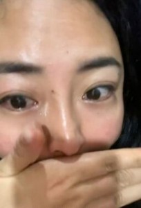 Nhân viên văn phòng Trung Quốc ngủ trưa 5 tiếng, ăn vụng sô cô la và khiến sếp suýt ngất xỉu vì chứng hạ đường huyết