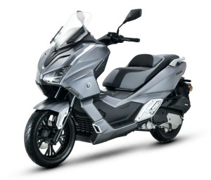 Lộ diện mẫu xe tay ga 150cc dài hơn cả Yamaha TMAX, sở hữu bình xăng 15 lít, có ABS, TCS nhưng giá cực mềm