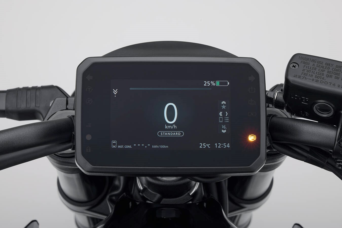 Honda WN7: Mẫu xe máy điện có thể tăng tốc 0-100 km/h chỉ trong 4,6 giây, sạc nhanh chuẩn ô tô CCS2- Ảnh 8.