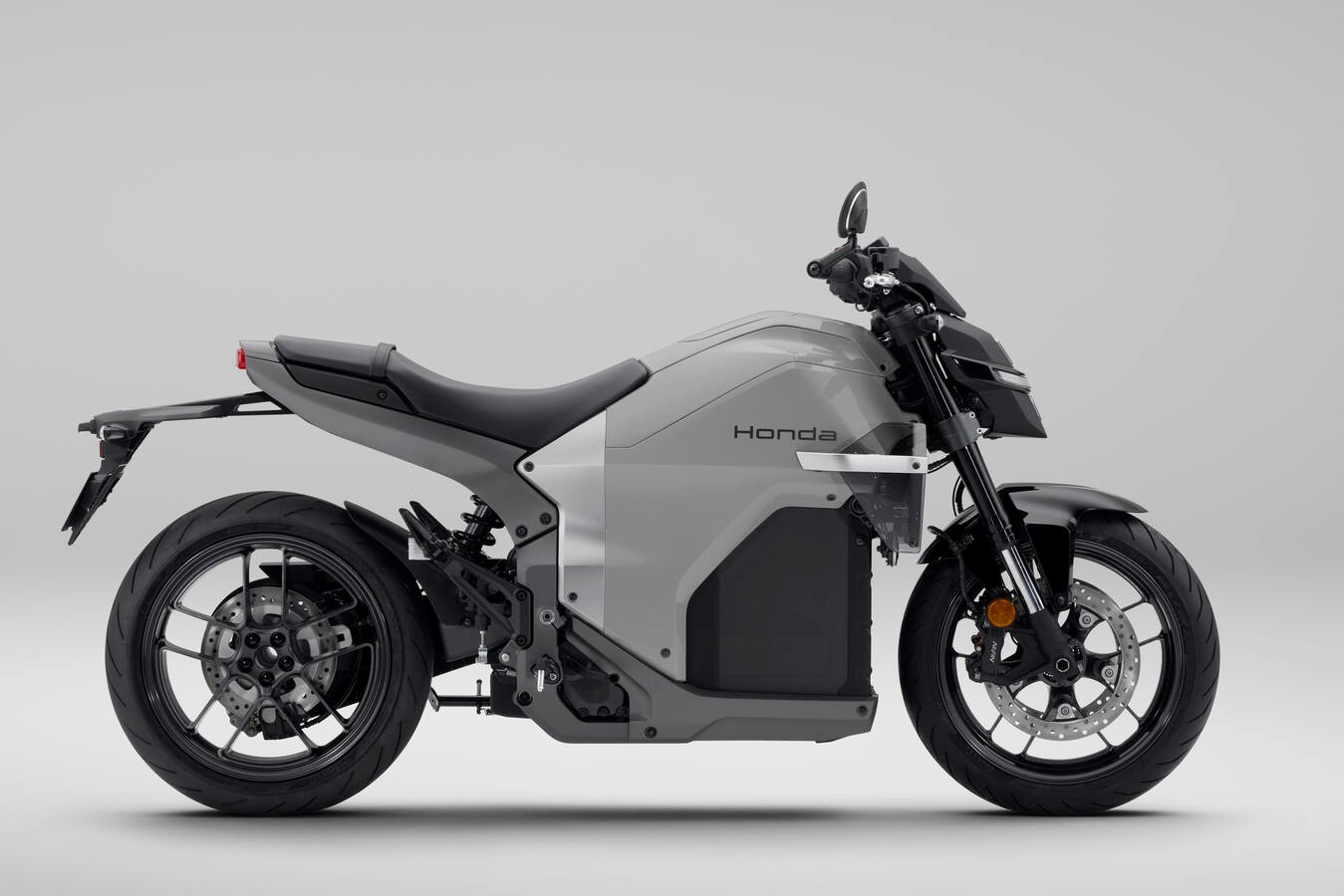 Honda WN7: Mẫu xe máy điện có thể tăng tốc 0-100 km/h chỉ trong 4,6 giây, sạc nhanh chuẩn ô tô CCS2- Ảnh 4.
