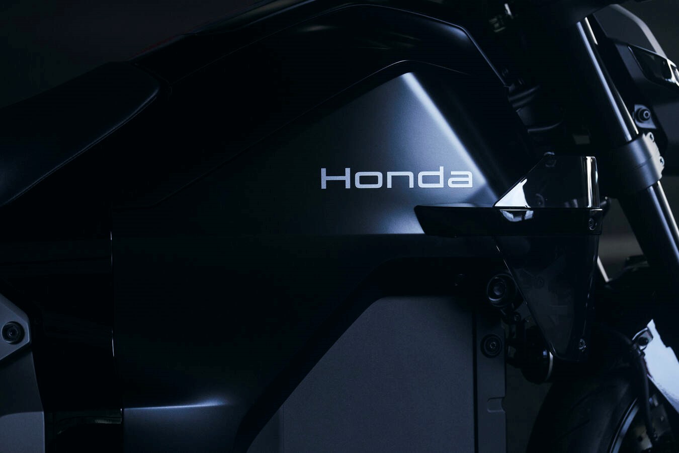 Honda WN7: Mẫu xe máy điện có thể tăng tốc 0-100 km/h chỉ trong 4,6 giây, sạc nhanh chuẩn ô tô CCS2- Ảnh 15.