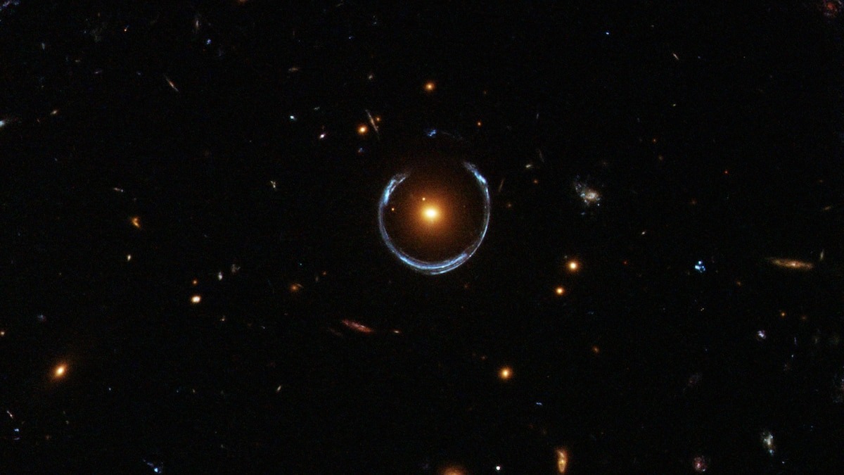 Einstein không hề nói dối chúng ta: Vũ trụ sở hữu một siêu kính viễn vọng miễn phí, giúp nhìn thấy thiên hà từ 13 tỷ năm trước- Ảnh 2.