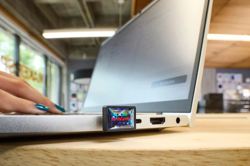 SanDisk đã nhồi 1 TB dung lượng lưu trữ vào ổ đĩa USB Type-C nhỏ nhất thế giới: Kích thước chỉ bằng đầu ngón tay, tốc độ 400 MB/giây- Ảnh 1.