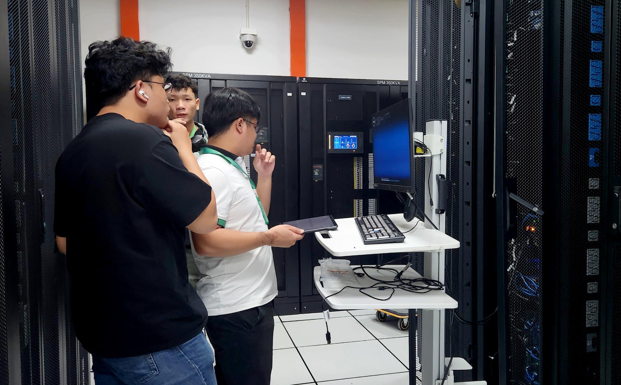 EZtech tung ưu đãi Black Friday 2025: Giảm 50% dịch vụ VPS cao cấp - Ảnh 1.