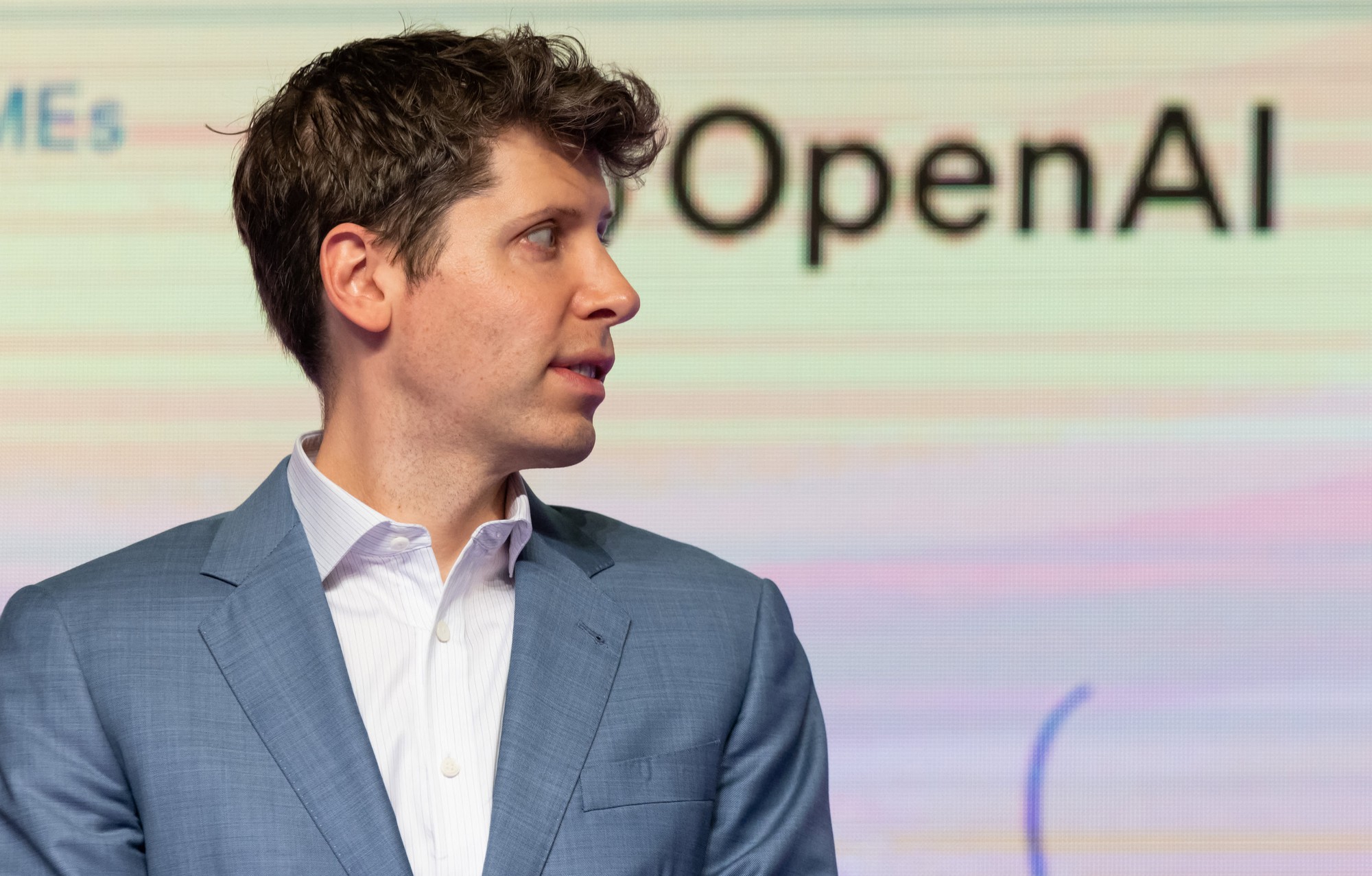 OpenAI đang dạy cho ChatGPT cách nhận lỗi - Ảnh 1.