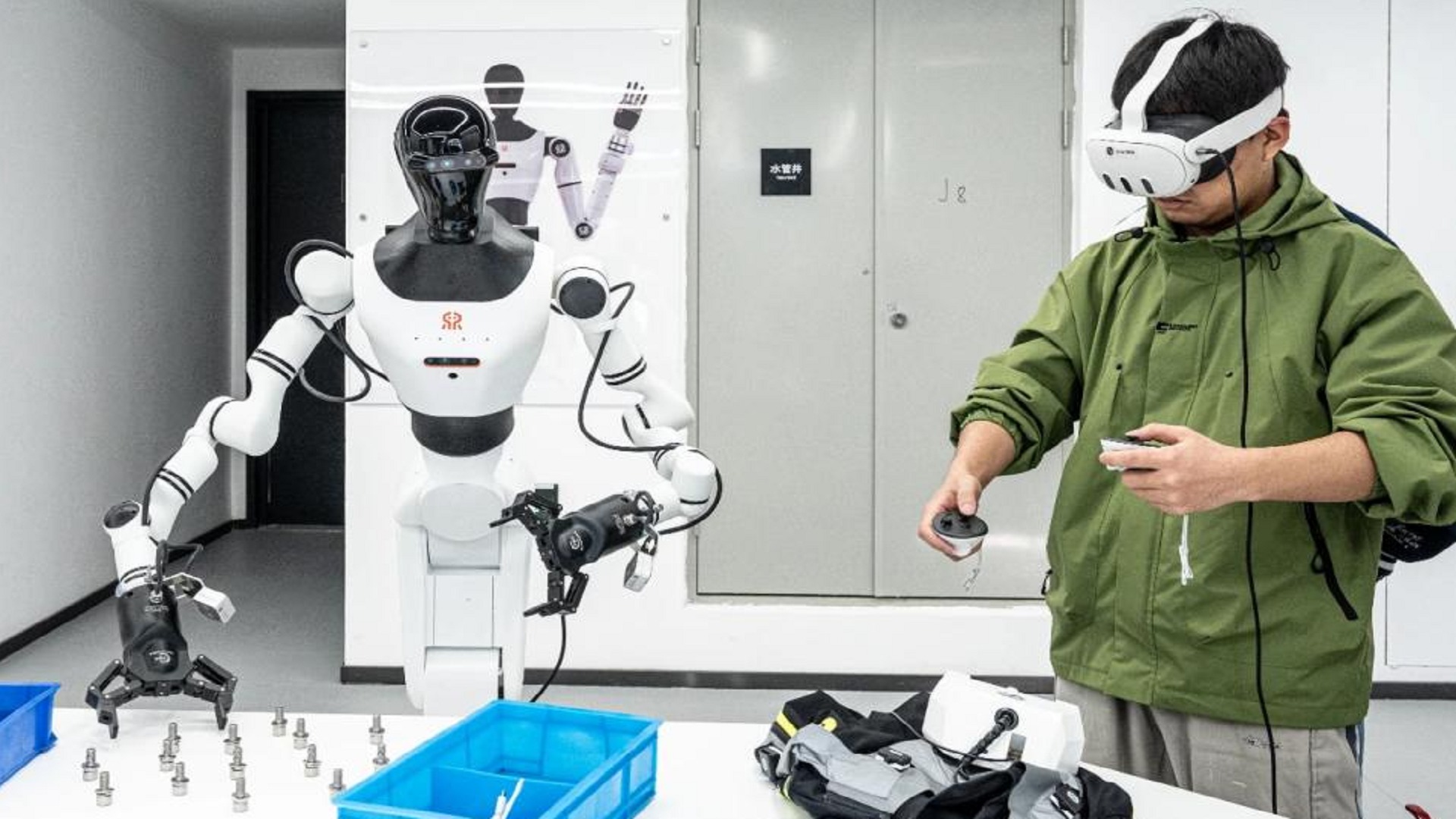 Trung Quốc mở trường đào tạo robot để chuẩn bị cho người máy hình người tham gia 'thị trường lao động'- Ảnh 1.