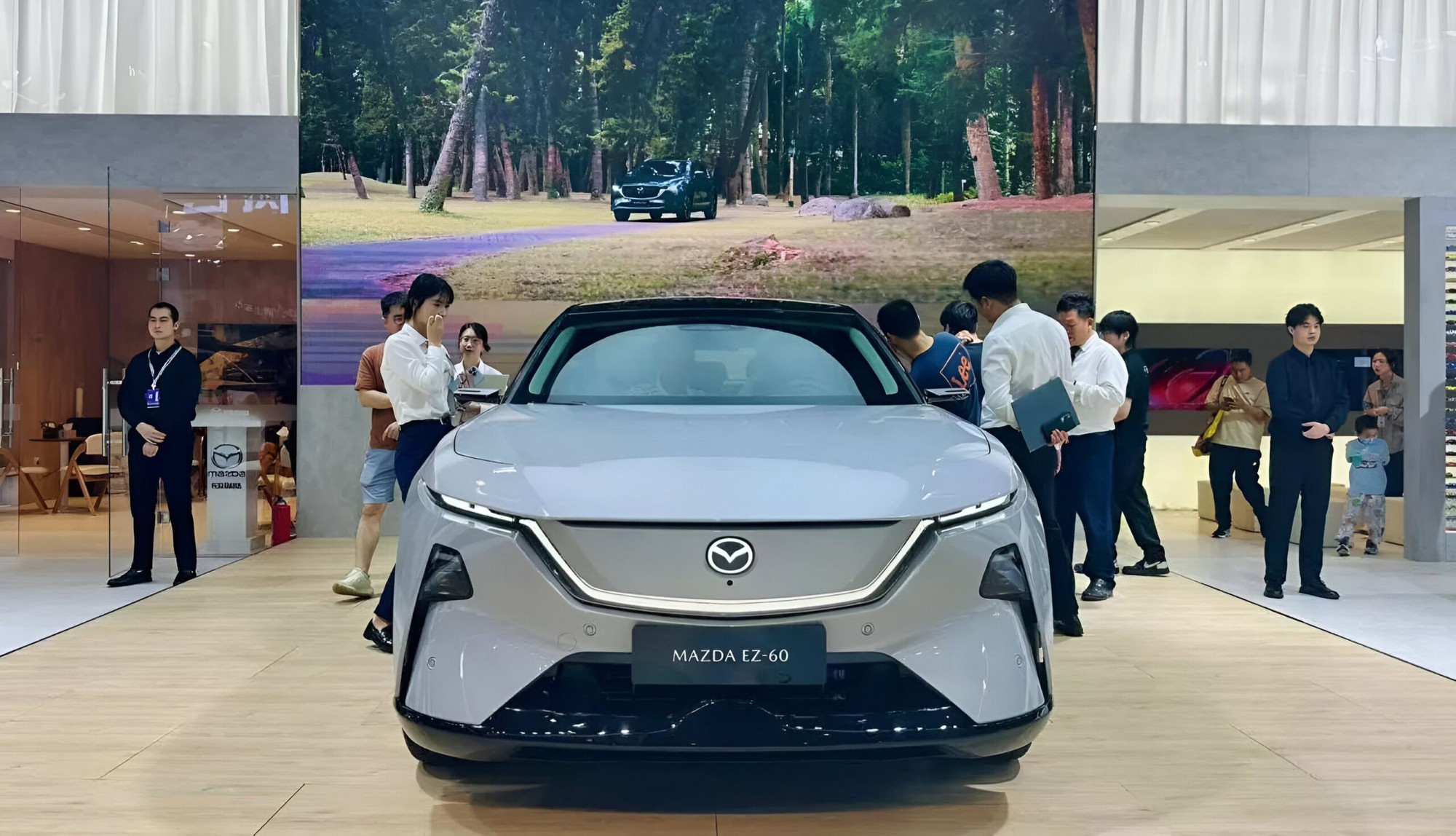 Bảy cú nhảy vọt công nghệ trong năm 2025 đẩy xe điện bước sang kỷ nguyên mới- Ảnh 2.