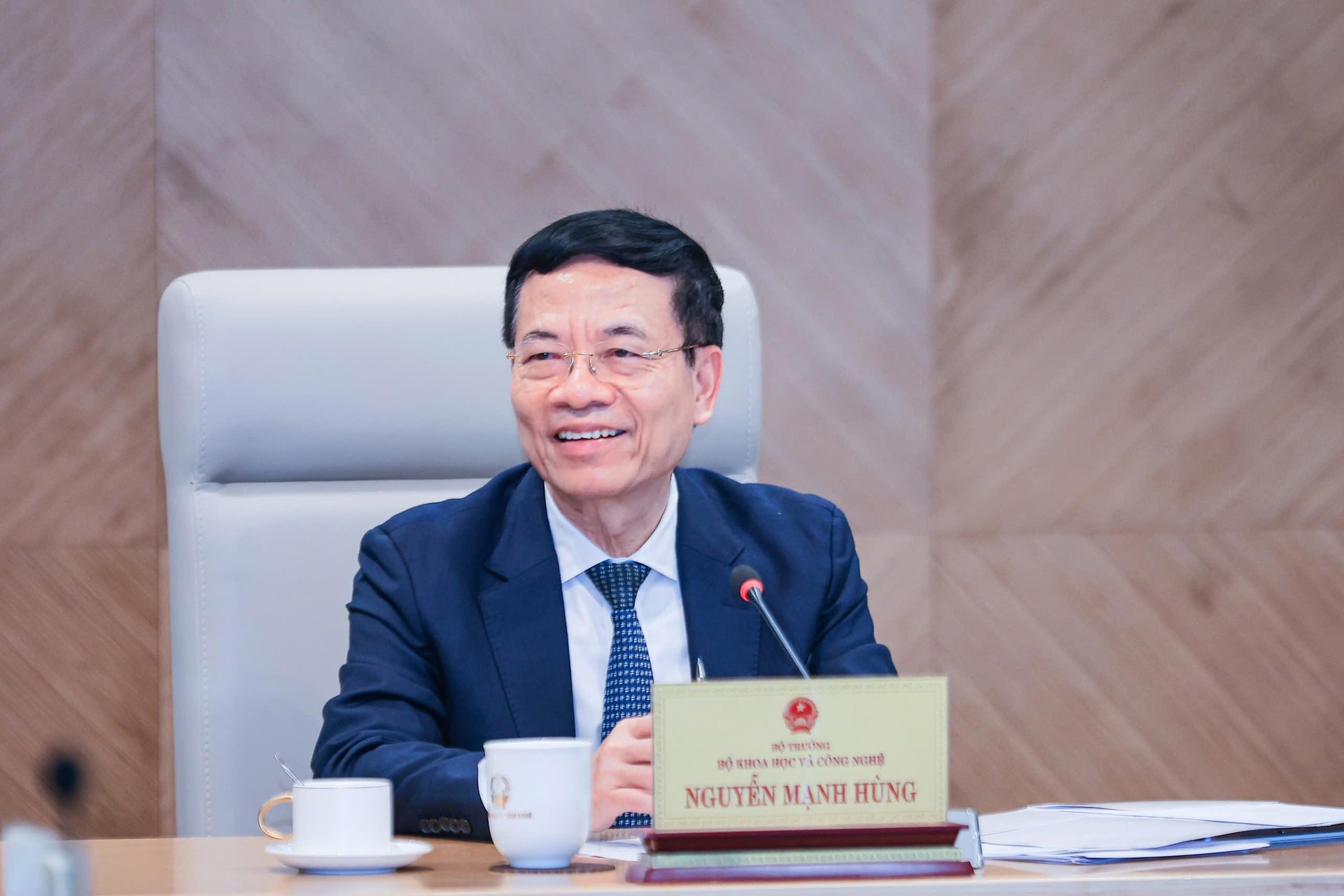 Bộ trưởng Nguyễn Mạnh Hùng: Trước chỉ Bộ trưởng trở lên mới có trợ lý, chi phí hàng nghìn USD, nay người dân bình thường cũng có trợ lý chỉ với 10 USD- Ảnh 1.