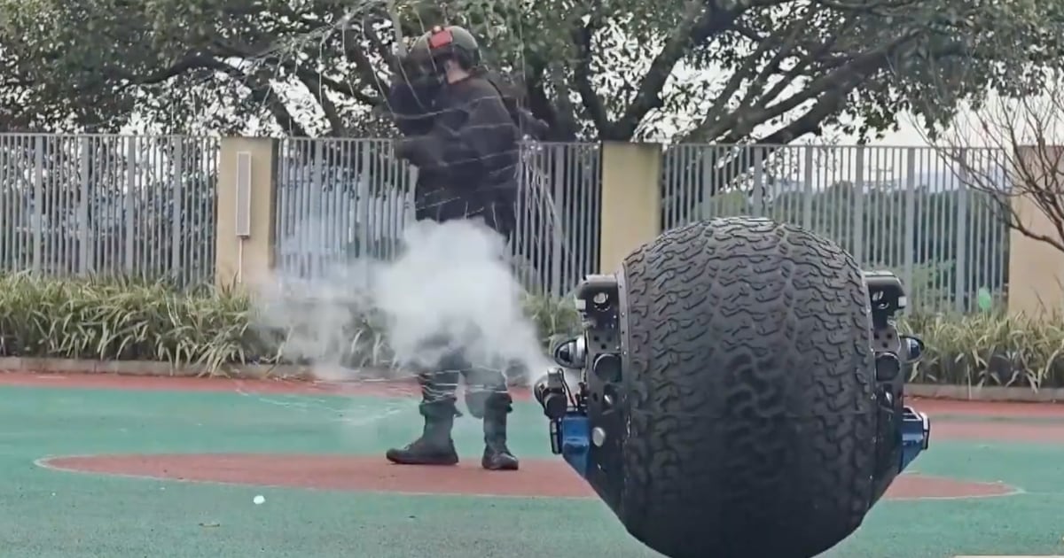 Cảnh sát Trung Quốc tung "Quả bóng thép" 125kg vào cuộc chiến chống tội phạm: Tương lai như phim viễn tưởng- Ảnh 4.