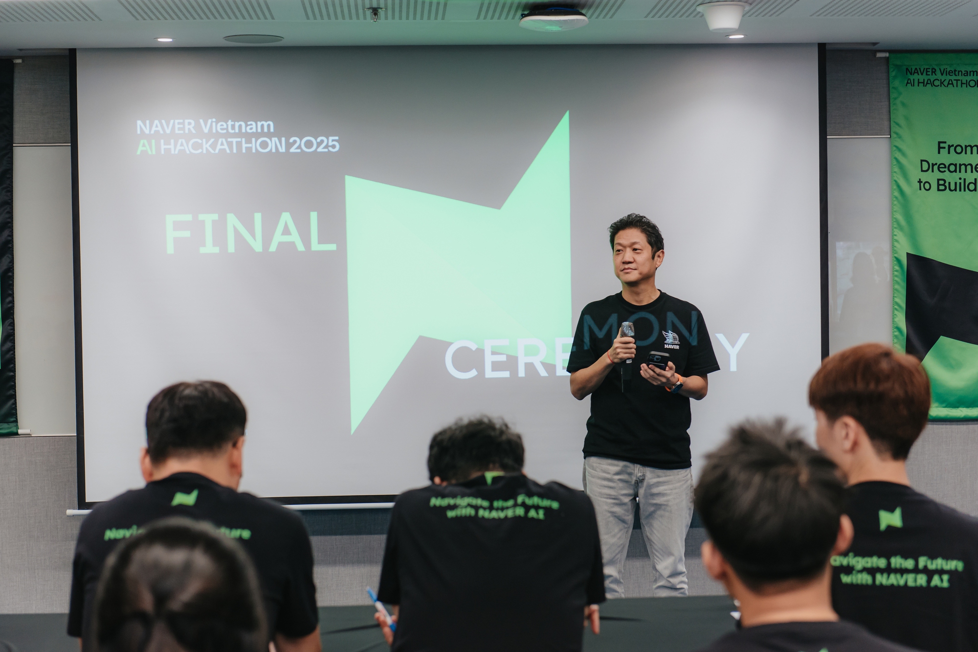 NAVER VIETNAM AI Hackathon 2025: Giải pháp định hướng nội dung số cho trẻ em lên ngôi, mở đường cho thế hệ kỹ sư trẻ Việt bước vào dự án toàn cầu- Ảnh 1.