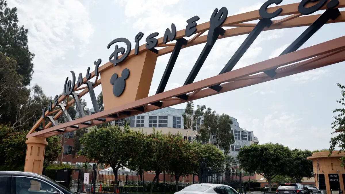 Disney chấp nhận nộp phạt 10 triệu USD để dàn xếp cáo buộc vi phạm quyền riêng tư trẻ em- Ảnh 1.