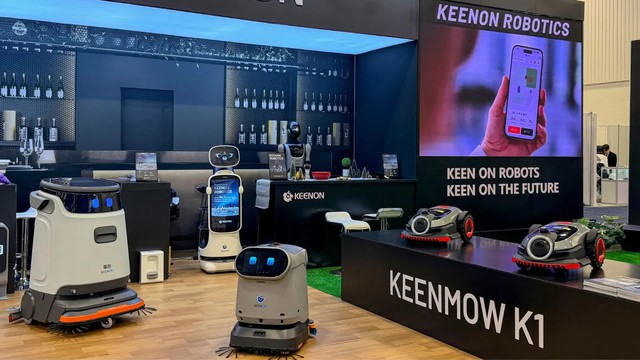Nhà sản xuất robot Trung Quốc ra mắt quản gia hình người và máy cắt cỏ tự hành tại CES 2026 - Ảnh 1.