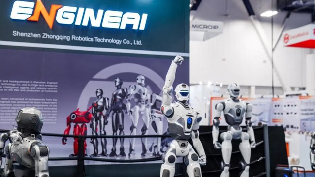 Robot hình người EngineAI ra mắt tại CES 2026 với màn trình diễn mạnh mẽ, gây tranh cãi và hút chú ý toàn cầu - Ảnh 1.