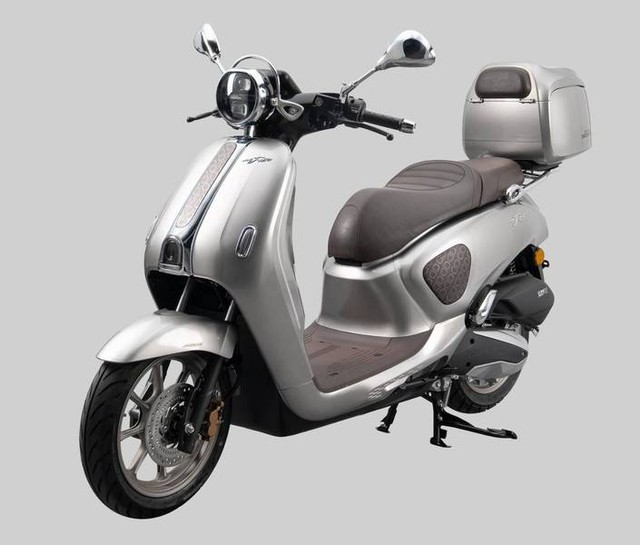 Honda sắp ra mắt xe ga cổ điển 150cc cạnh tranh Peugeot Django: Camera hành trình "zin", giá dự kiến khoảng 50 triệu đồng - Ảnh 2.