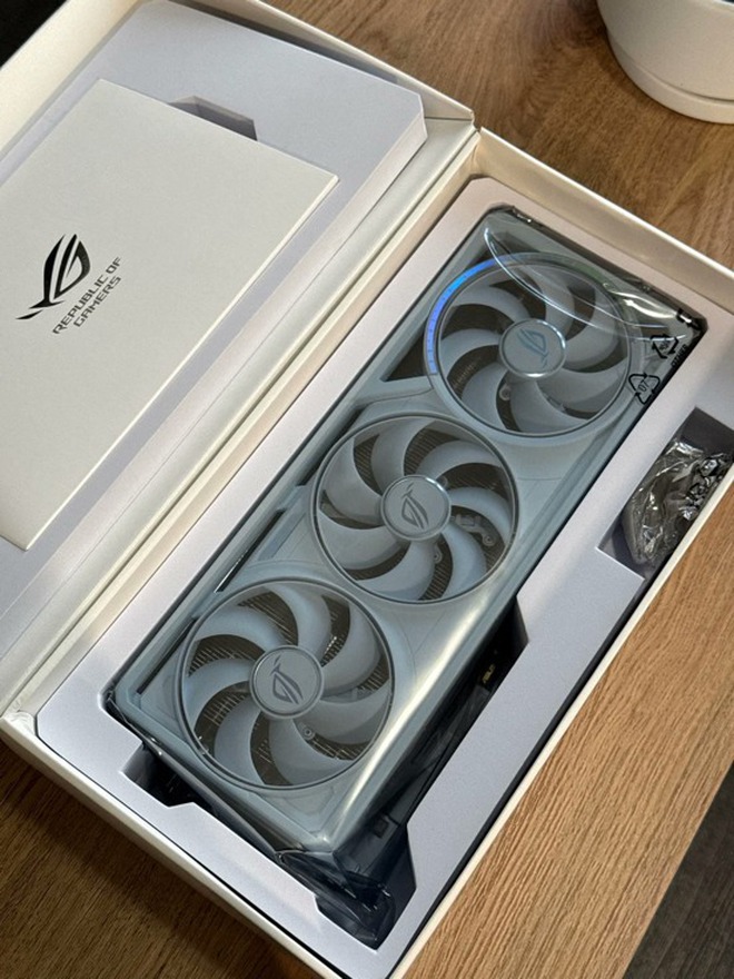 Hy hữu: Game thủ nhận miễn phí "quái vật" đồ họa RTX 5080 trị giá gần 2.000 USD nhờ lỗi hệ thống của Amazon - Ảnh 1.