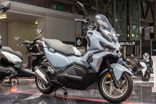 SYM Husky ADV150 giảm giá sốc còn 60 triệu: Đối thủ giá rẻ khiến Honda ADV 160 phải dè chừng? - Ảnh 2.