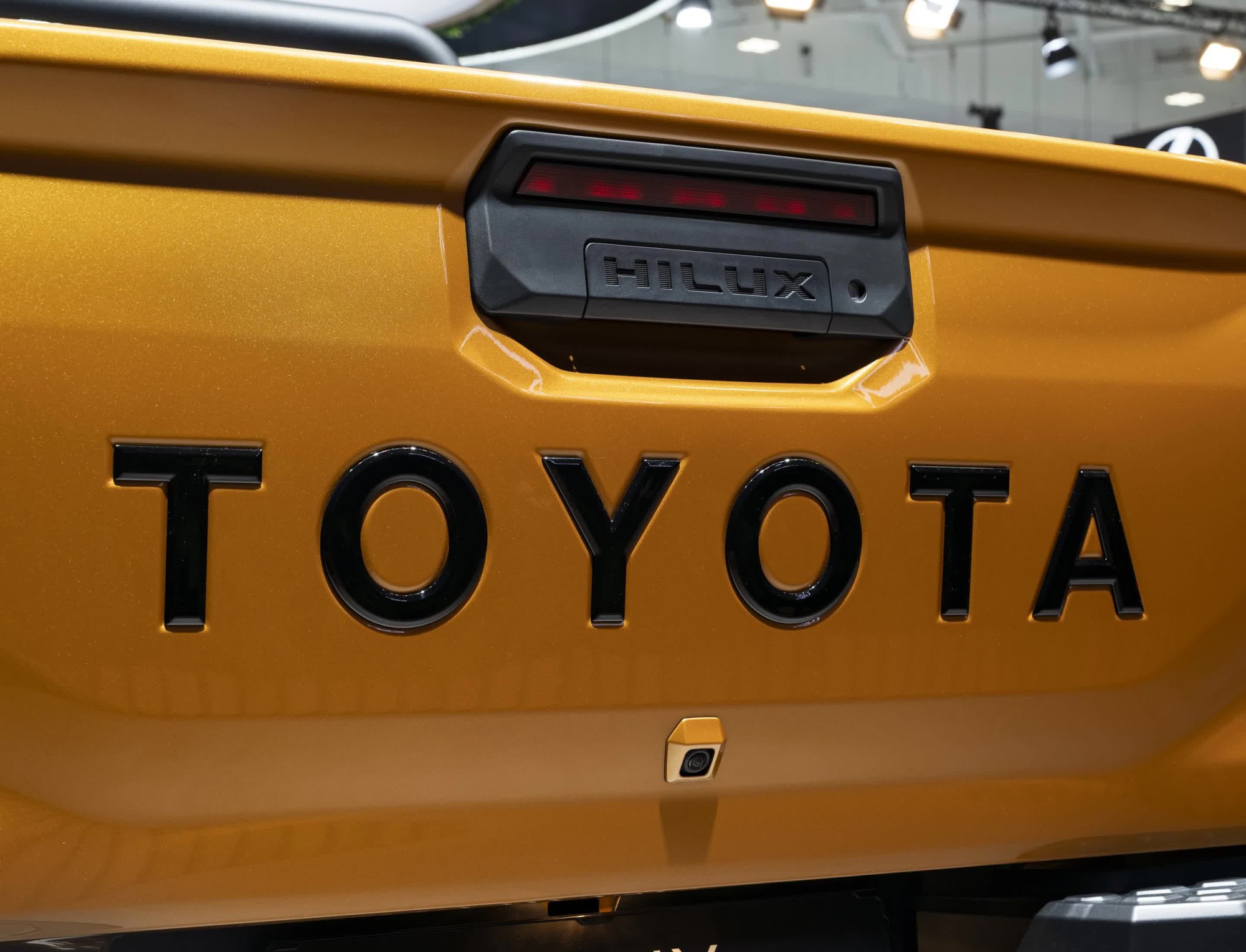 Toyota Hilux thế hệ 9 ra mắt: Huyền thoại "nồi đồng cối đá" điện hóa cùng thiết kế mới gây tranh cãi- Ảnh 8.