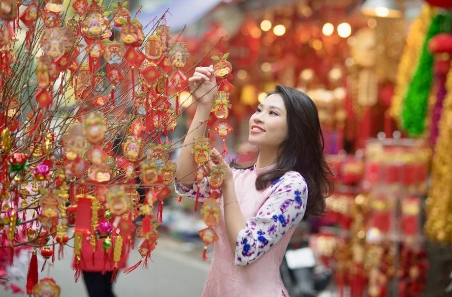 Dạo một vòng xem giới trẻ thường làm gì trong những ngày trước Tết - Ảnh 1.