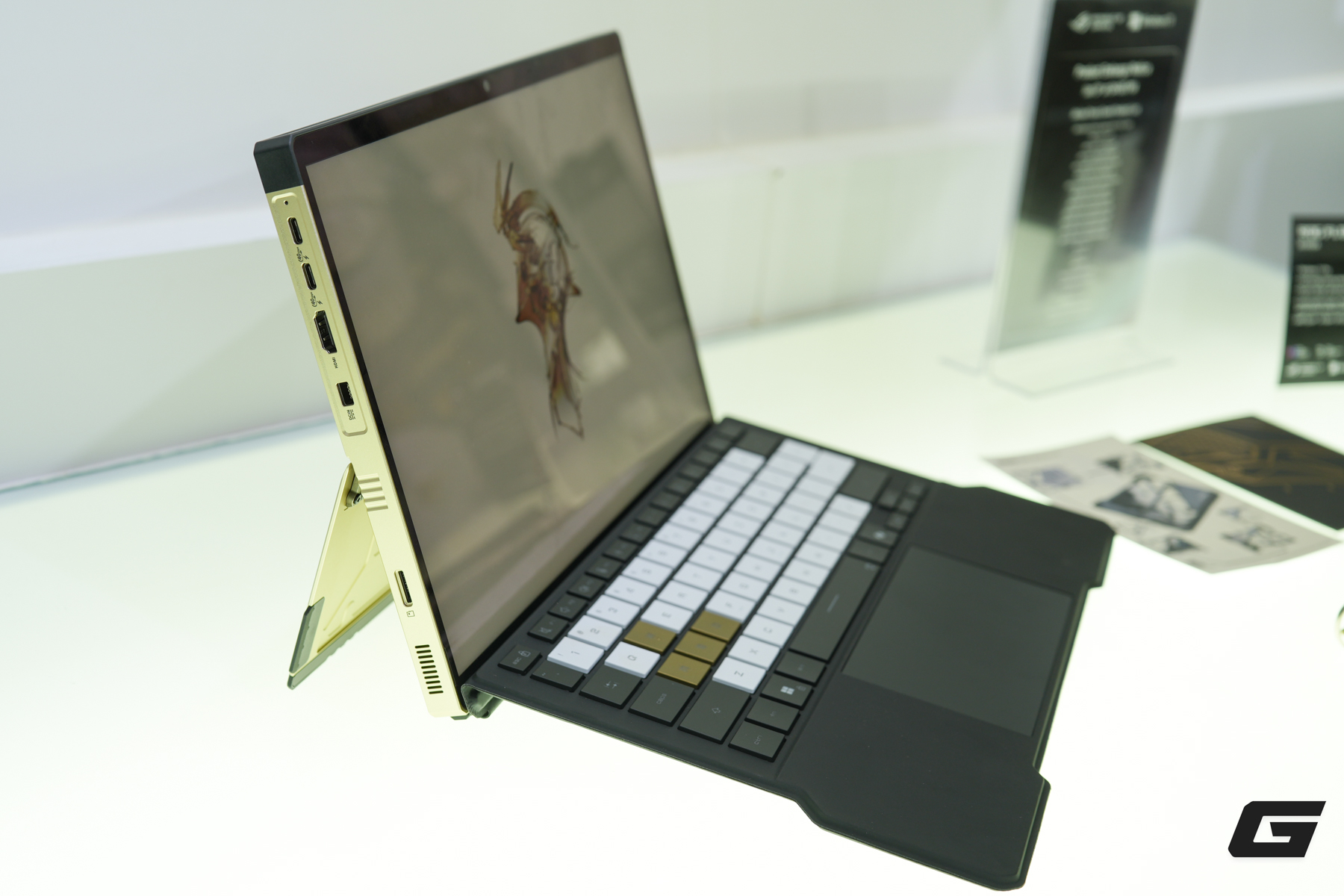 Ngay cả khi không phải fan của Hideo Kojima, bạn cũng sẽ "nao lòng" trước dòng sản phẩm ASUS ROG tuyệt đẹp này - Ảnh 2.