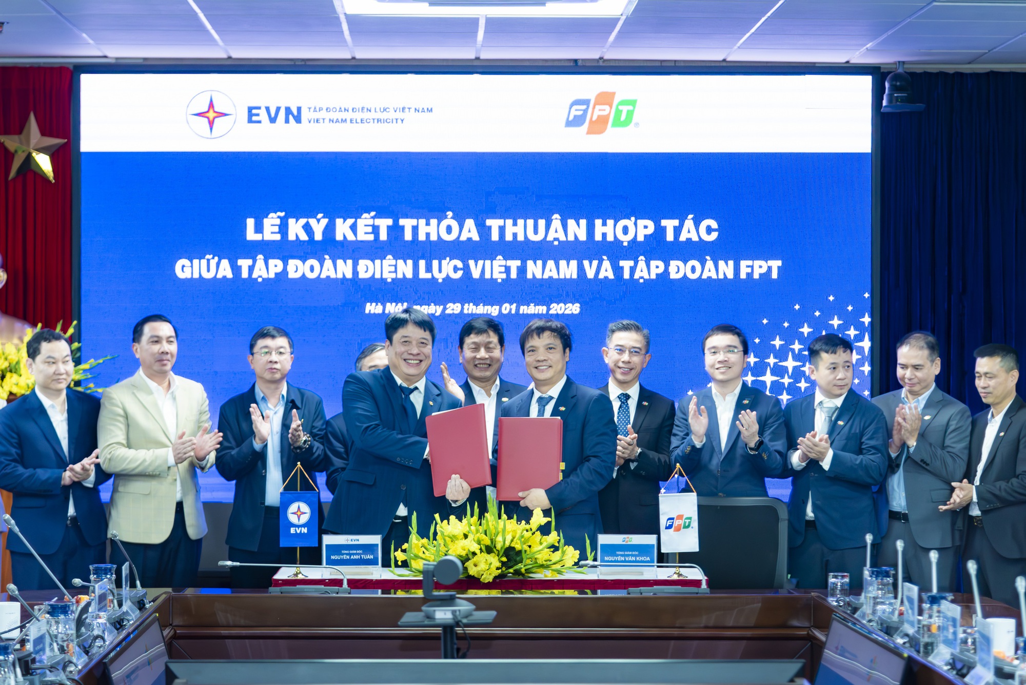 EVN và FPT bắt tay thúc đẩy chuyển đổi số, AI trong ngành điện- Ảnh 1.
