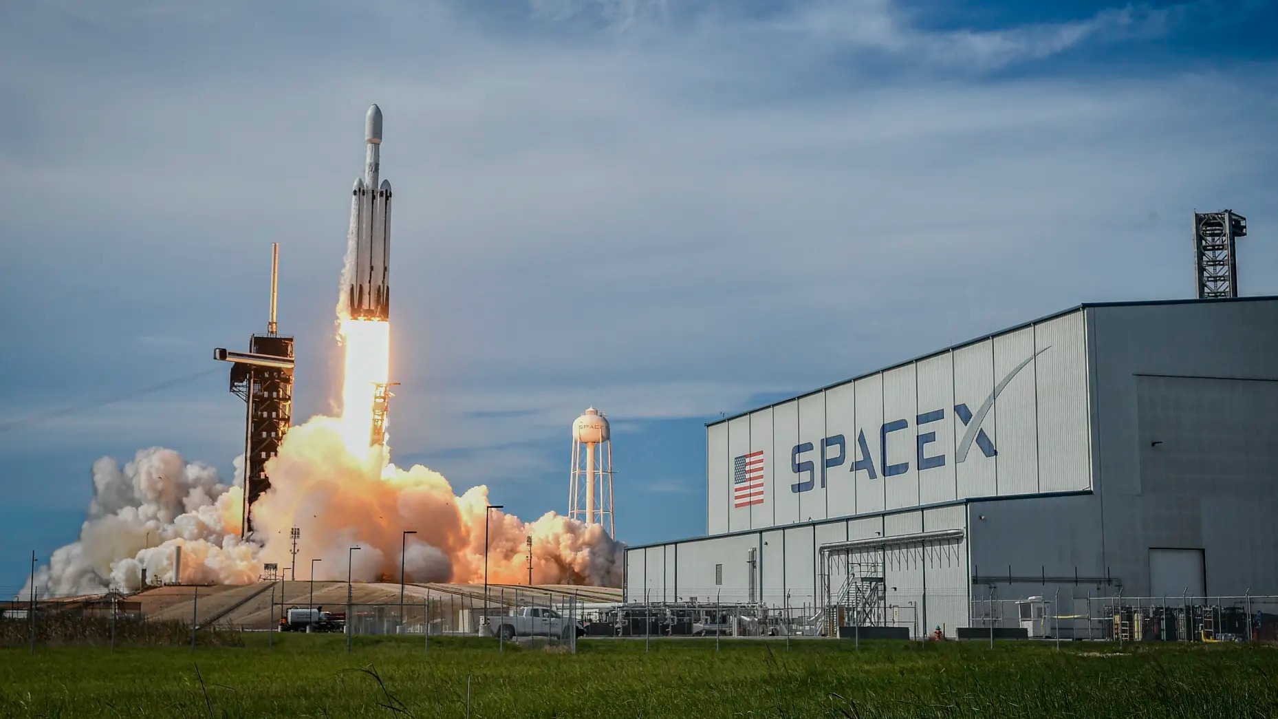 Elon Musk sáp nhập SpaceX và xAI sáp nhập, chuẩn bị đưa trí tuệ nhân tạo "lên tầm vũ trụ"- Ảnh 1.