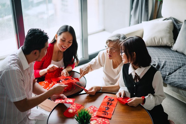 Dịch vụ thuê người lạ dập đầu lạy cha mẹ giá 3,75 triệu đồng gây bão dư luận Trung Quốc dịp Tết Nguyên đán - Ảnh 2.