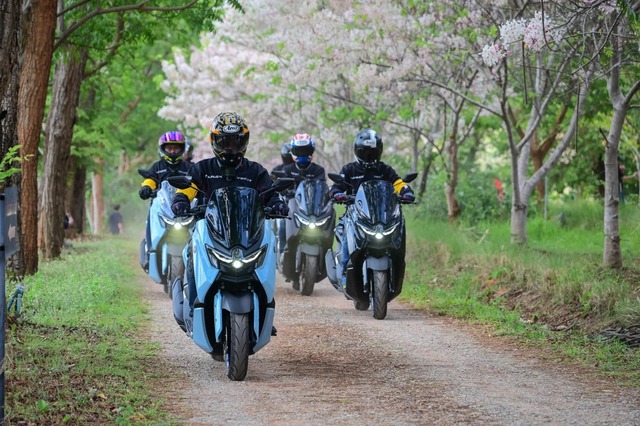 Cuộc chiến "Gà cùng một mẹ": Yamaha NMAX 155 Tech Max hay NVX 155 SP - Bỏ thêm 11 triệu đồng có đáng? - Ảnh 4.