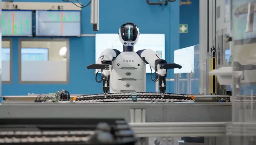 BMW đưa robot hình người vào nhà máy châu Âu, tham vọng bứt tốc giữa cuộc đua sản xuất 5 triệu tỷ USD- Ảnh 1.