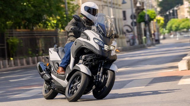 Yamaha tung xe tay ga ba bánh có túi khí đầu tiên thế giới khiến thị trường xe máy toàn cầu chấn động - Ảnh 5.