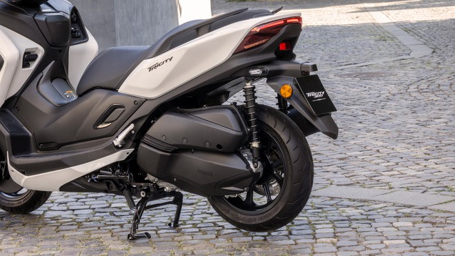 Yamaha tung xe tay ga ba bánh có túi khí đầu tiên thế giới khiến thị trường xe máy toàn cầu chấn động - Ảnh 12.