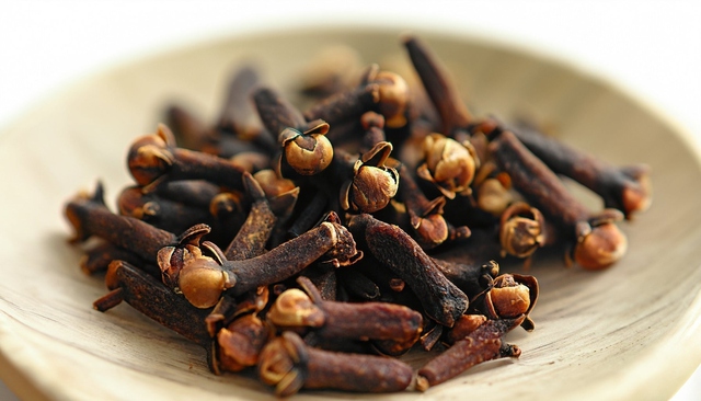 Từ kẹo cao su và hàng hóa xa xỉ đến gia vị nhà bếp: Tại sao đinh hương lại đa dụng đến vậy? - Ảnh 3.