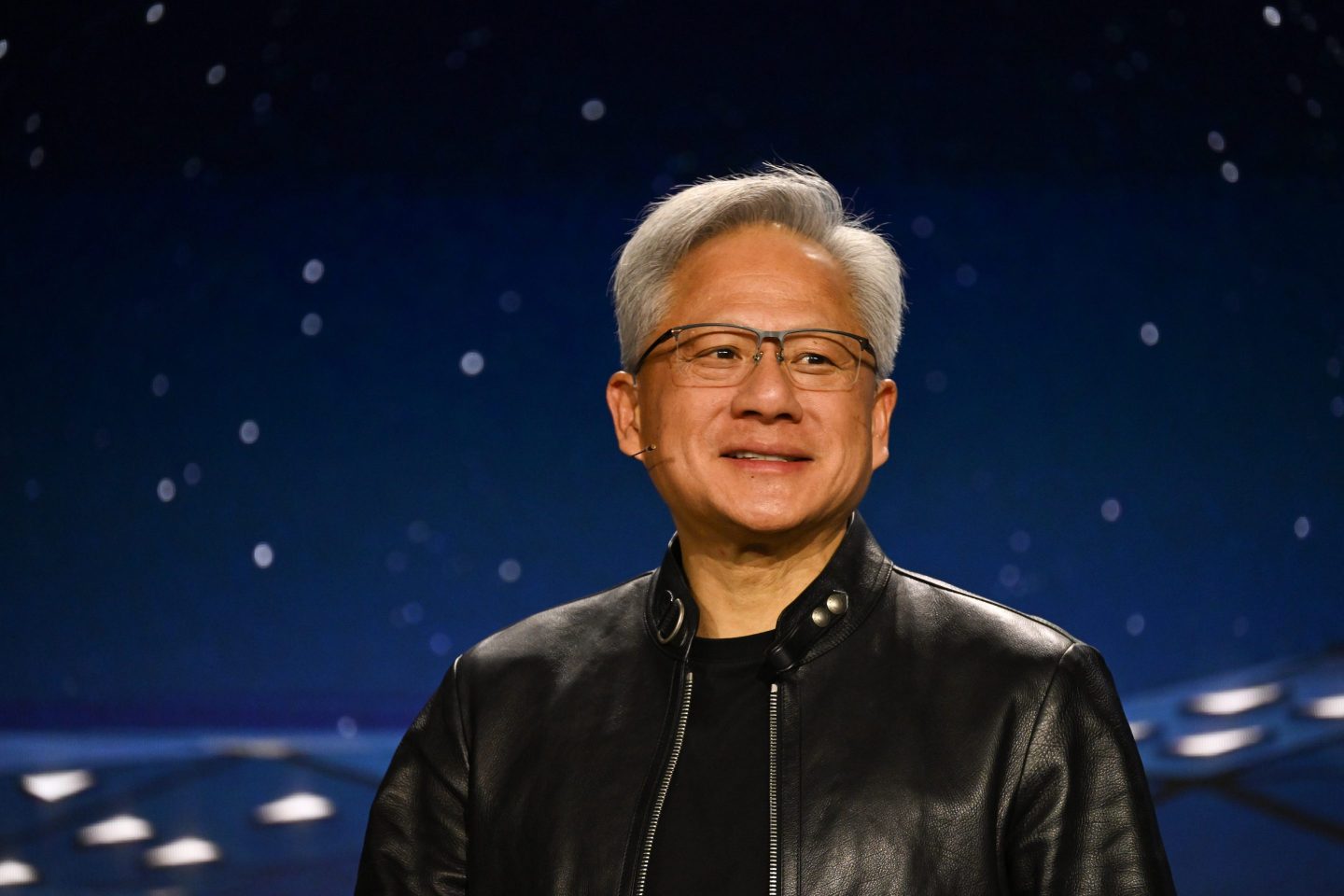 CEO NVIDIA "dỗ dành" game thủ sau màn ra mắt DLSS 5: "ngay cả tôi cũng không thích AI slop mà" - Ảnh 1.