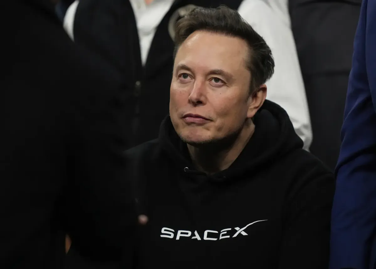 Elon Musk công bố kế hoạch xây nhà máy chip cho Tesla, SpaceX - Ảnh 1.