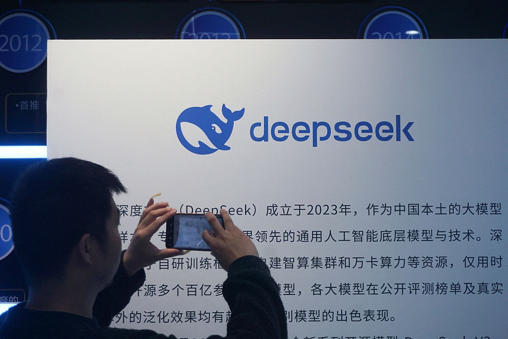 DeepSeek tung mô hình AI mã nguồn mở lớn nhất, giá chỉ từ hơn 3.700 đồng mỗi triệu token- Ảnh 1.