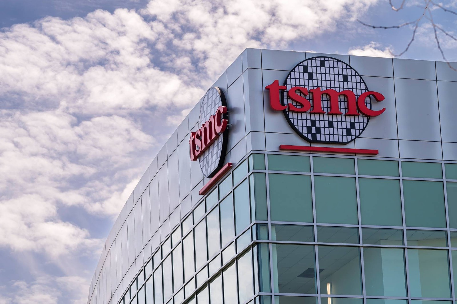 CEO TSMC thừa nhận thiếu chip AI vẫn kéo dài đến tận năm 2027 - Ảnh 2.