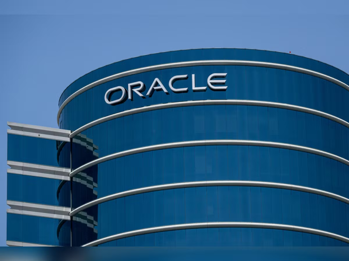 Vừa lạnh lùng sa thải 30.000 nhân sự, Oracle đã chi gần 30 triệu USD đón tân Giám đốc Tài chính- Ảnh 1.