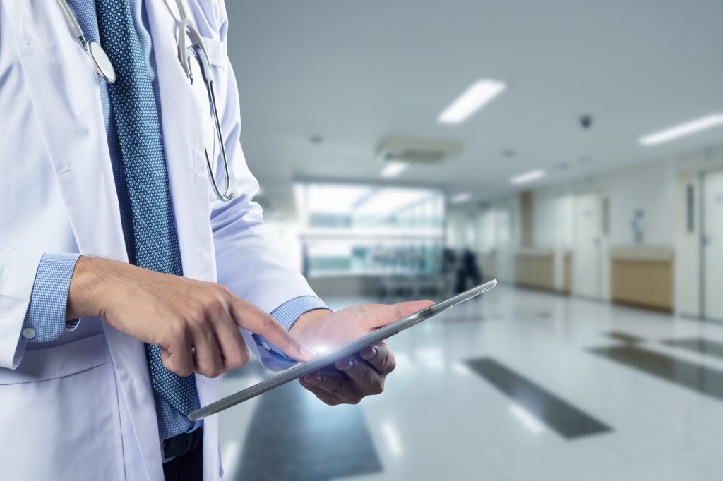 Mỹ lần đầu trả tiền Medicare cho AI chăm sóc bệnh nhân mãn tính - Ảnh 1.
