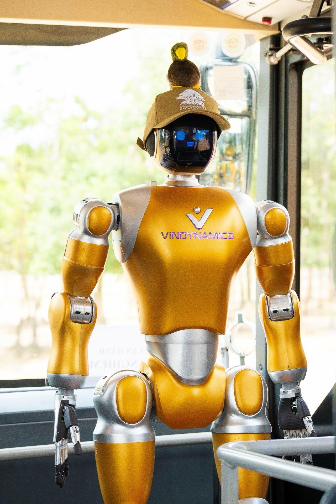 Robot hình người Dyno của VinDynamics đánh dấu bước tiến của AI Việt Nam tại Vinpearl Safari Phú Quốc - Ảnh 2. Robot hình người Dyno của VinDynamics đánh dấu bước tiến của AI Việt Nam tại Vinpearl Safari Phú Quốc - Ảnh 2.