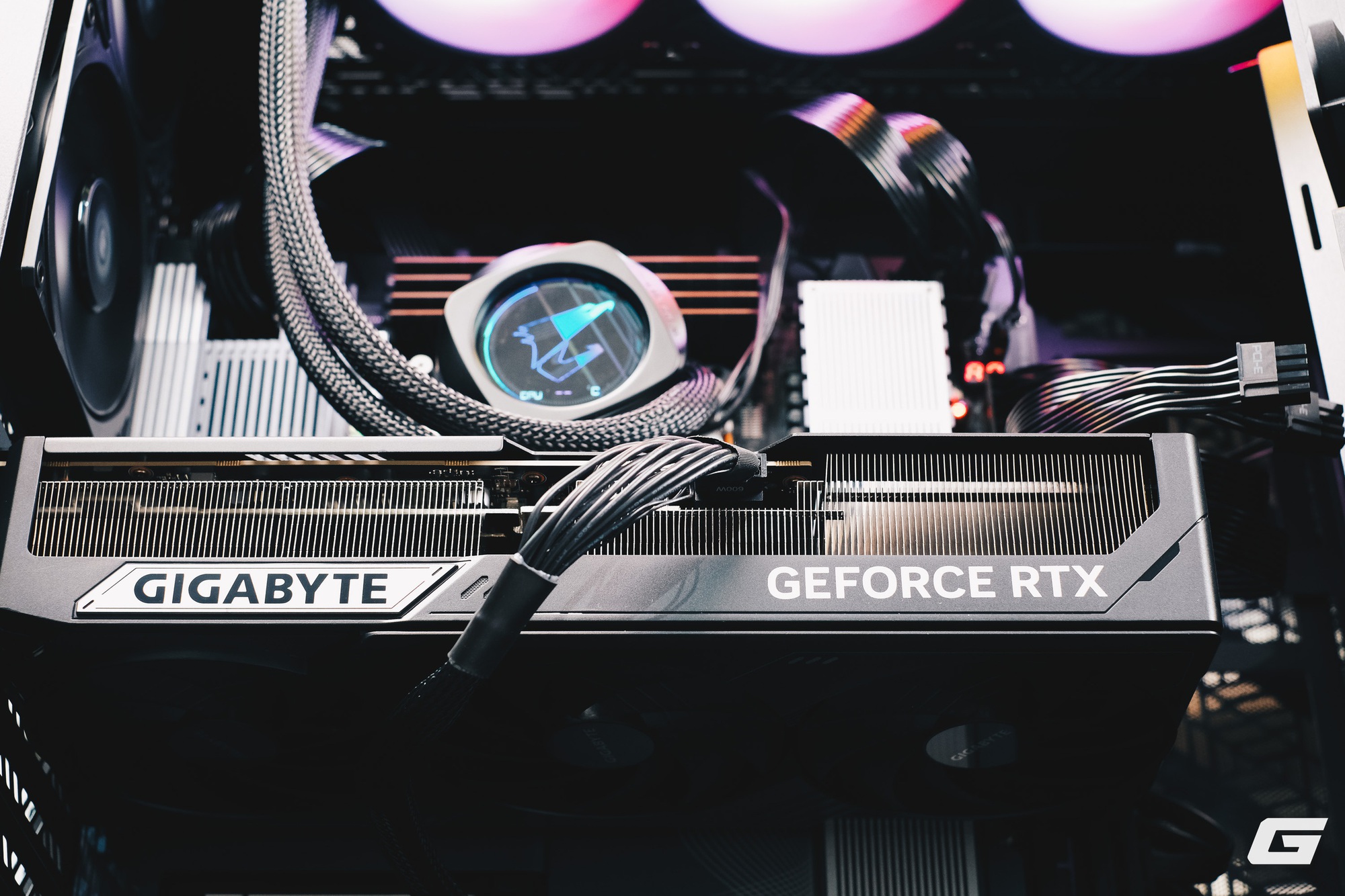 Cận cảnh bộ PC AI giá 1 tỷ đồng tại Việt Nam: Riêng tiền RAM 768GB đã mất 600 triệu đồng, nhưng doanh nghiệp vẫn mạnh tay mua liền 4 bộ- Ảnh 10.