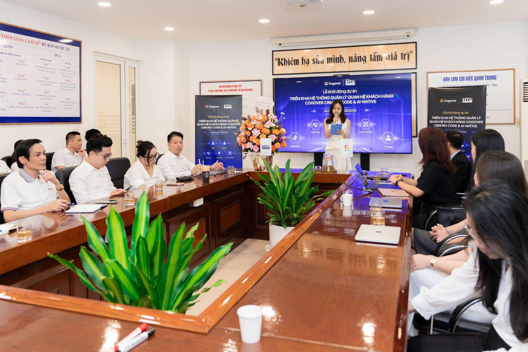 AI trong doanh nghiệp không bắt đầu từ chatbot - Ảnh 2.