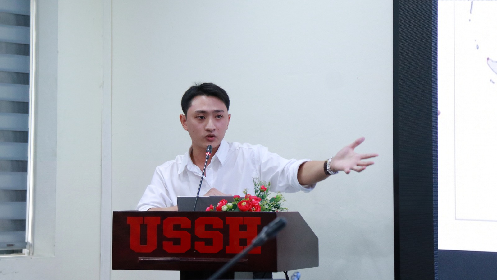 Sinh viên USSH xây dựng hệ thống AI báo điểm chuẩn, đã có 16.000 người dùng - Ảnh 1. Sinh viên USSH xây dựng hệ thống dự đoán điểm chuẩn đại học, đã có hơn 16.000 người dùng: Không dùng AI giống như không dùng máy tính để làm toán - Ảnh 1.